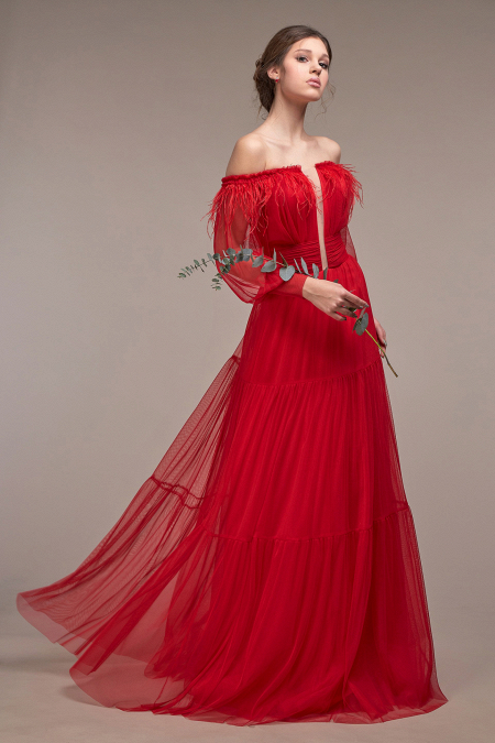 Вечернее платье ФЛЕР цвет красный - не пышное, А-силуэт, стиль бохо, длинное,легкое, удобное, без кружева с открытыми плечами и длинными рукавами-фонариками купить недорого на выпускной 9 и 11 класс в салоне Princesse de Paris