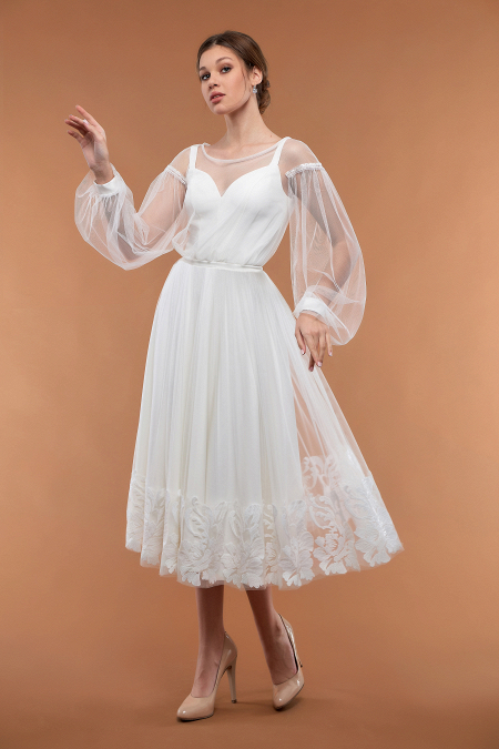 Свадебное платье МЕДИНА midi кружево в стиле бохо, длина миди А-силуэт легкое и воздушное, с пышными рукавами-фонариками, закрытое, большие размеры для полных, купить в свадебном салоне Princesse de Paris