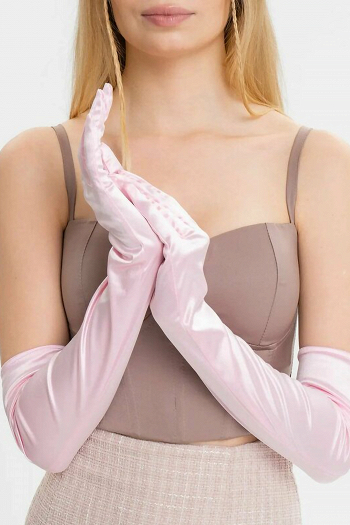 Длинные атласные оперные перчатки розового цвета для создания эффектного вечернего образа на выпускной бал купить в салоне Princesse de Paris в СПБ.