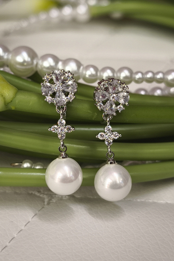 Свадебные клипсы для невесты с жемчугом цвет белое золото, инкрустированные стразами, кристаллами горного хрусталя и искусственным жемчугом купить недорого в салоне Princesse de Paris в СПБ.