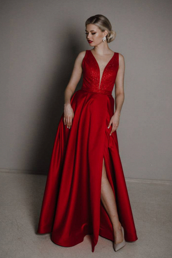 Длинное красное вечернее платье ДЖОЗИ из атласа с разрезом и блестящим лифом на выпускной, на конкурс красоты,купить недорого в салоне Princesse de Paris СПБ