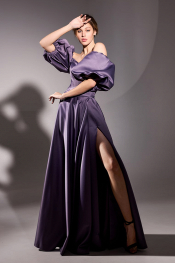 Вечернее платье ДОЛОРЕС виноградно-фиолетового цвета из атласа - не пышное, А-силуэт, длинное, легкое, удобное, с рукавами фонариками, карманами и разрезом по ноге купить недорого на выпускной 9 и 11 класс в салоне Princesse de Paris
