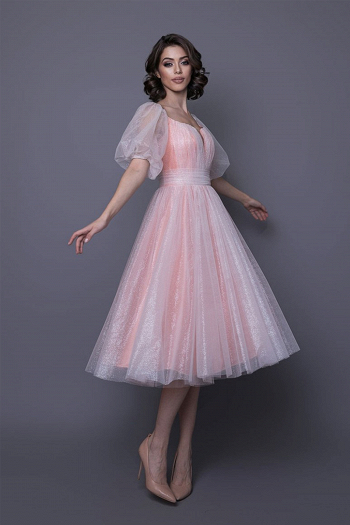 Короткое блестящее нарядное вечернее платье НЕЛЛИ пудрово-розового цвета на выпускной, для подружки невесты и любую вечеринку купить недорого в салоне Princesse de Paris в СПБ