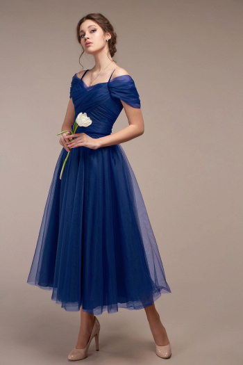 Вечернее платье миди на выпускной 9 и 11 класс ЭЛЬФИЯ синего цвета  - пышное, А-силуэт, midi, легкое, удобное, без кружева купить недорого в салоне Princesse de Paris
