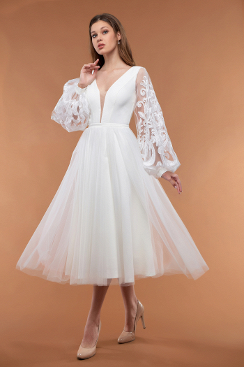 Свадебное платье БЕЛЛА midi - мягкий безкорсетный лиф с глубоким V-образным вырезом, закрытая спинка, пышные кружевные рукава, легкая воздушная юбка, для венчания и росписи, есть большие размеры.