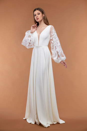 Свадебное платье БЕЛЛА-classic - модное и стильное, с длинными пышными рукавами-фонариками, расшитыми кружевом и не пышной юбкой полу-солнце купить недорого в свадебном салоне Princesse de Paris