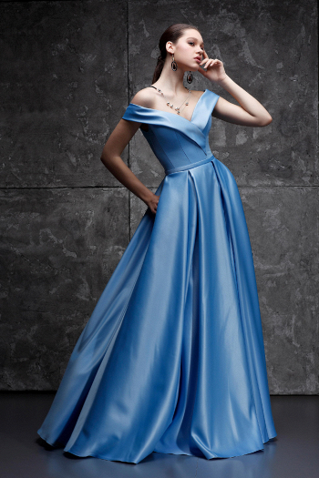Свадебное платье Грейс - легкое, удобное, атласное,небелое, голубого цвета, простое, непышное, для полных, большой размер в свадебном салоне Princesse de Paris СПБ