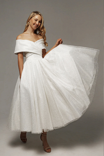 Блестящее свадебное платье ХАГГИС миди с открытыми плечами купить в салоне Princesse de Paris в СПБ.