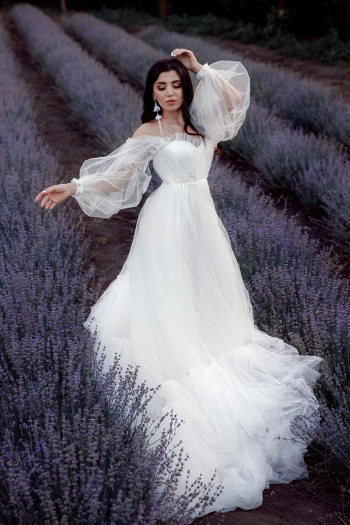 Пышное свадебное платье ЭЛИЗАБЕТ в стиле бохо , цвет - нюд (телесный), с модными пышными рукавами в свадебном салоне Princesse de Paris