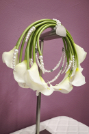 Свадебный букет-оберег, букет-дублер с рунами и жемчугом из 11 калл купить в салоне Princesse de Paris в СПБ.