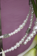 Свадебный букет-оберег, букет-дублер с рунами и жемчугом из 11 калл купить в салоне Princesse de Paris в СПБ.