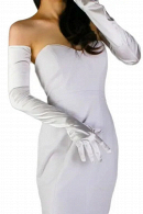 Длинные атласные оперные перчатки белого молочного цвета для создания эффектного вечернего или свадебного образа купить в салоне Princesse de Paris в СПБ.