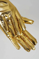 Длинные атласные оперные перчатки золотого цвета для создания эффектного вечернего образа купить в салоне Princesse de Paris в СПБ.