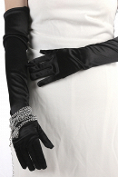 Длинные атласные оперные перчатки черного цвета для создания эффектного вечернего образа купить в салоне Princesse de Paris в СПБ.