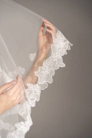 Фата кружевная двухъярусная длинная и средняя купить недорого в салоне Princesse de Paris в СПБ.