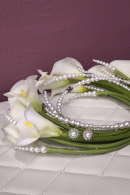 Клипсы круглой формы нарядные под белое золото с искусственным жемчугом и стразами KS003 для невесты, на выпускной, под вечернее платье, на корпоратив купить недорого в салоне Princesse de Paris в СПБ.