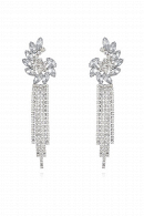 Длинные серьги СС010 в стиле водопад, со стразами и оригинальным дизайном с вкраплениями кристаллов горного хрусталя в цвете белое золото в свадебном салоне Princesse de Paris