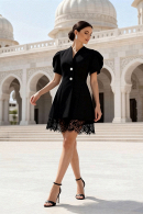 Нарядный элегантный комплект: платье-пиджак + юбка из кружева шантильи в длине мини, черного цвета на выпускной, корпоратив, в театр купить в СПБ салон Паризе'.