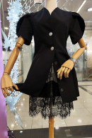 Нарядный элегантный комплект: платье-пиджак + юбка из кружева шантильи в длине мини, черного цвета на выпускной, корпоратив, в театр купить в СПБ салон Паризе'.