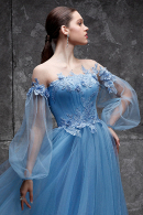 Длинное вечернее платье на выпускной 9 и 11 клас в стиле БОХО Джулия небесно-голубого цвета в свадебном салоне Princesse de Paris СПБ