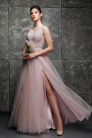 Длинное вечернее платье Илия в пудрово-розовом цвете - элегантное, стильное, лекгое, модное, с разрезом по ноге, недорого в свадебном салоне Princesse de Paris