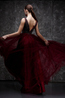 Длинное вечернее платье Иия черного цвета - легкое, удобное, современное, модное, с разрезом по ногн недорого в свадебном салоне Princesse de Paris