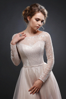 Длинное вечернее платье Ирен бежевого цвета (нюд) топленое молоко, телесного цвета, закрытое, с длинным рукавом, без шлейфа легкое, недорогое в свадебном салоне Princesse de Paris СПБ 