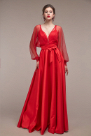 Длинное вечернее платье из атласа красного цвета КАРИНА с разрезом по ноге, корсетным лифом и съемным болеро с пышными рукавами купить недорого со скидкой в салоне Princesse de Paris в Петербурге.