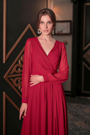 Красное вечернее платье КЛАССИКА в стиле минимализм с рукавами и разрезом без корсета на выпускной, для мамы купить недорого в салоне Princesse de Paris в СПБ.