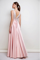 Вечернее платье ЛИЗА - легкое, элегантное и стильное, с боковым разрезом по ноге пудрового цвета недорого купить в СПб