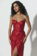Красное силуэтное блестящее вечернее платье МАДОННА с разрезом купить недорого в салоне Princesse de Paris в СПБ.