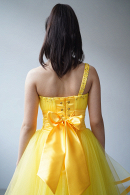 Купить недорого короткое вечернее платье из фатина на выпускной 9 и 11 класс МАРИ с каскадной юбкой в салоне Princessede Paris в СПБ