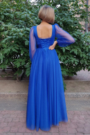Длинное легкое вечернее платье НИКА синий электрик из трикотажной сеточки с пышными рукавами в стиле бохо и разрезом по ноге купить недорого в салоне Princesse de Paris в СПБ