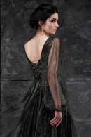 Вечернее платье НИКА черного цвета блестящее - не пышное, А-силуэт, длинное,легкое, удобное, без кружева и боковым разрезом по ноге купить недорого на выпускной 9 и 11 класс в салоне Princesse de Paris
