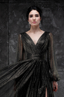 Вечернее платье НИКА черного цвета блестящее - не пышное, А-силуэт, длинное,легкое, удобное, без кружева и боковым разрезом по ноге купить недорого на выпускной 9 и 11 класс в салоне Princesse de Paris