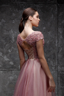 Вечернее платье СЛАВИЯ пудрового цвета - не пышное, А-силуэт, длинное,легкое, удобное, с кружевным лифом и закрытой спинкой купить недорого на выпускной 9 и 11 класс в салоне Princesse de Paris