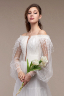 Вечернее платье ФЛЕР цвет белый - не пышное, А-силуэт, стиль бохо, длинное,легкое, удобное, без кружева с открытыми плечами и длинными рукавами-фонариками купить недорого на выпускной 9 и 11 класс в салоне Princesse de Paris