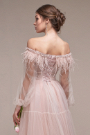 Вечернее платье ФЛЕР цвет изумруд - не пышное, А-силуэт, стиль бохо, длинное,легкое, удобное, без кружева с открытыми плечами и длинными рукавами-фонариками купить недорого на выпускной 9 и 11 класс в салоне Princesse de Paris