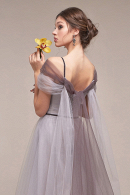 Вечернее платье ЭЛЬФИЯ  - цвет серо-лиловый, не пышное, А-силуэт, длинное, легкое, удобное, без кружева, прикрыты проблемные места на руках купить недорого на выпускной 9 и 11 класс в салоне Princesse de Paris
