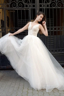 Свадебное платье Аделина- легкое, кружевное, летнее, шлейф