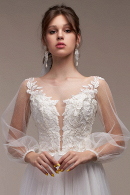 Свадебное платье Альбертина - легкое, удобное, длинный пышный рукав-фонарик, глубокий вырез, расколотый корсет, с блеском, непышное, для полных, большой размер в свадебном салоне Princesse de Paris СПБ