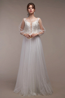 Свадебное платье Альбертина - легкое, удобное, длинный пышный рукав-фонарик, глубокий вырез, расколотый корсет, с блеском, непышное, для полных, большой размер в свадебном салоне Princesse de Paris СПБ