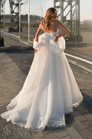 Легкое открытое летнее свадебное платье БЕТАНИ с разрезом из матовой органзы купить недорого в салоне Princesse de Paris в СПБ.