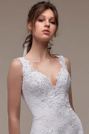 Свадебное платье Вивьен - Ф-силуэт, прямое, кружевное, элегантное, глубокий вырез