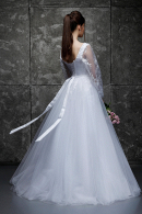 Легкое и воздушное свадебное платье ВИНЧЕНЦА с длинными пышными рукавами-фонариками, кружевное, в стиле бохо, есть большие размеры для полных невест купить недорого в свадебном салоне Princesse de Paris