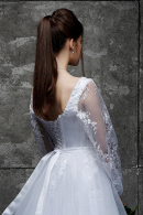 Легкое и воздушное свадебное платье ВИНЧЕНЦА с длинными пышными рукавами-фонариками, кружевное, в стиле бохо, есть большие размеры для полных невест купить недорого в свадебном салоне Princesse de Paris
