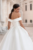 Атласное свадебное платье Габриэлла -белое, А-силуэт, Пышное, со шлейфом, карманами, открытые приспущенные плечи. Свадебный салон Princesse de Paris