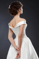 Свадебное платье Грейс - атлас, удобное, приспущенные плечи, простое, непышное, разрез по ноге, карманы, для полных, большой размер в свадебном салоне Princesse de Paris СПБ