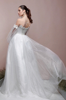 Свадебное платье Джулия - легкое, удобное, объемные рукава-фонарики, непышное, разрез по ноге, недорого в свадебном салоне Princesse de Paris СПБ