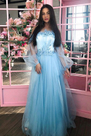 Свадебное платье Джулия небесно-голубого цвета- легкое, удобное, объемные рукава-фонарики, непышное, разрез по ноге, недорого в свадебном салоне Princesse de Paris СПБ